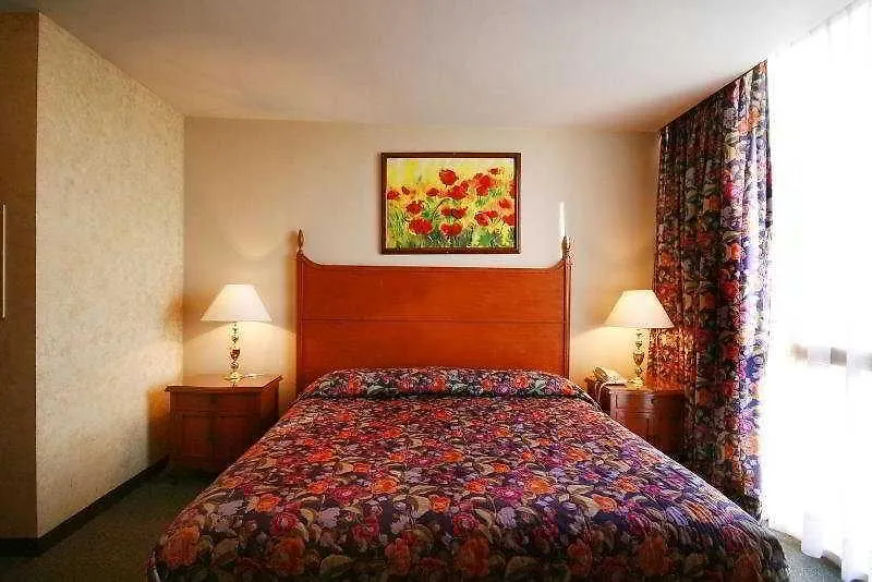 Hotel Suites Bernini Guadalajara 3*,